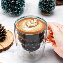 Doppelschichtige Weihnachtsbecher – Festliches Trinkgeschirr für die Feiertage