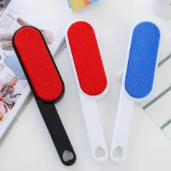 Doppelseitige Bürste zur Entfernung von Tierhaaren. Effektiver Fussel- und Staubreiniger für Mäntel und Pullover.