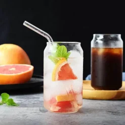 Dosenförmiges Trinkglas-Set mit Deckel und Strohhalm - Ästhetische Becher