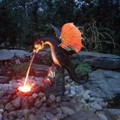 Drachenbrunnen-Skulptur – Majestätisches feuerspeiendes Design-Dekor