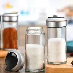 Drehbares Gewürzglas mit Aufbewahrungsmöglichkeit in der Küche für einfachen Zugriff auf die Gewürze