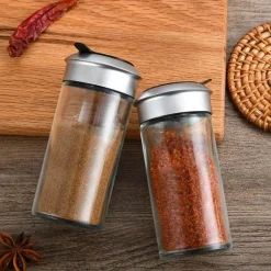 Drehbares Gewürzglas mit Aufbewahrungsmöglichkeit in der Küche für einfachen Zugriff auf die Gewürze