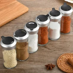 Drehbares Gewürzglas mit Aufbewahrungsmöglichkeit in der Küche für einfachen Zugriff auf die Gewürze