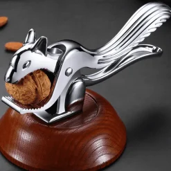 Eichhörnchen-Nussknacker – Einfaches und schnelles Nussknackwerkzeug