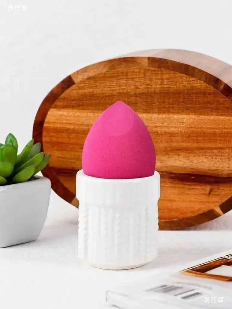 Eierbecherhalter aus Keramik mit Hühnermotiv – Frühstücksgeschirr für Kinder