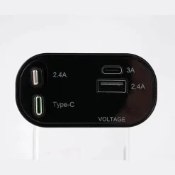 Einziehbares 4-in-1-Autoladegerät mit Schnellladefunktion