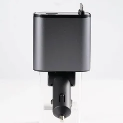 Einziehbares 4-in-1-Autoladegerät mit Schnellladefunktion
