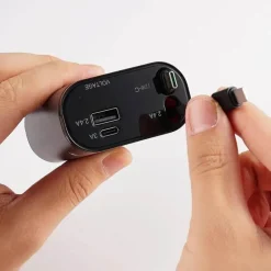 Einziehbares 4-in-1-Autoladegerät mit Schnellladefunktion