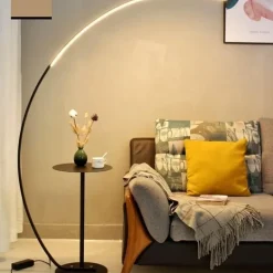 Elegante geschwungene LED-Eck-Stehleuchte