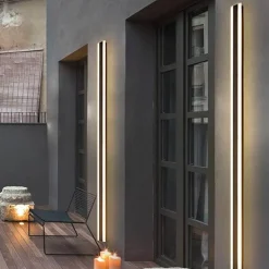 Elegante LED-Wandleuchte – Langes Streifendesign für modernes Dekor