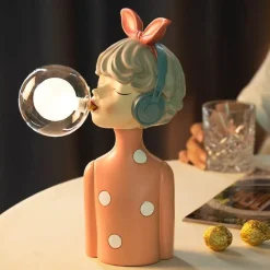 Elegante Tischlampe aus Kunstharz – Stilvolle Schlafzimmerbeleuchtung für Mädchen