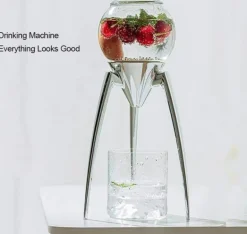 Eleganter dreibeiniger Filterkaffee-/Teebereiter – Stilvolle Brühstation