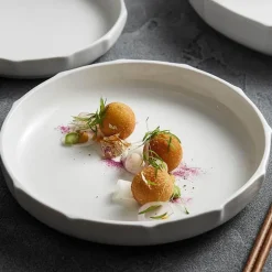 Eleganter Suppenteller aus Keramik im vertikalen Design für stilvolles Essgeschirr