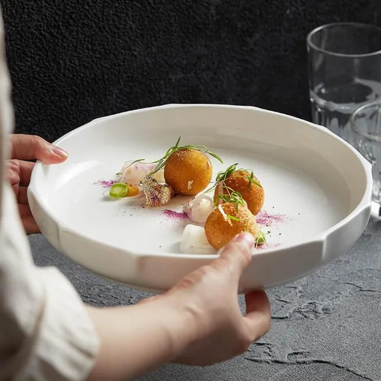 Eleganter Suppenteller aus Keramik im vertikalen Design für stilvolles Essgeschirr