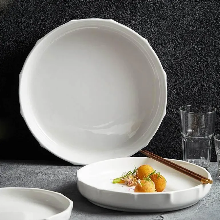 Eleganter Suppenteller aus Keramik im vertikalen Design für stilvolles Essgeschirr