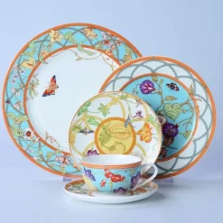 Elegantes Geschirrset aus Knochenporzellan – Teller, Tassen und Untertassen zum Essen