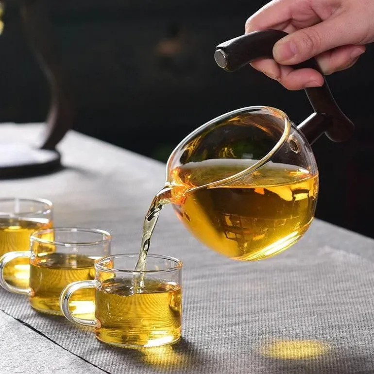 Elegantes Tee-Ei-Set aus Glas – magnetisches Brühzubehör