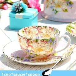 Elegantes Teeservice aus Keramik – Kombination aus Tasse, Untertasse und Löffel