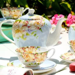 Elegantes Teeservice aus Keramik – Kombination aus Tasse, Untertasse und Löffel