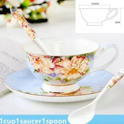 Elegantes Teeservice aus Keramik – Kombination aus Tasse, Untertasse und Löffel