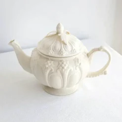 Elegantes Teetassen- und Untertassen-Set „French Garden“ aus cremefarbener Keramik