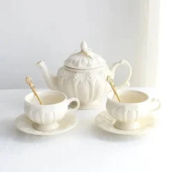 Elegantes Teetassen- und Untertassen-Set „French Garden“ aus cremefarbener Keramik