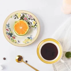 Elegantes Teetassen- und Untertassen-Set aus Bone China – Floral Coffee Essentials