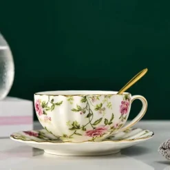 Elegantes Teetassen-Set mit Blumenmotiv – inklusive Löffel und Untertasse