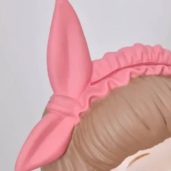 Entzückende Mädchenfigur aus Kunstharz – niedlicher Akzent für die Inneneinrichtung