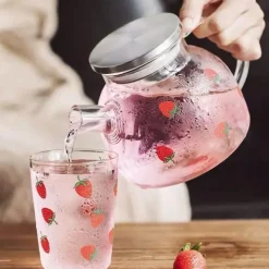 Erdbeer-Glasbecher mit Strohhalm und Deckel – Klarer, hochwertiger Wasserbecher für Milch und Saft