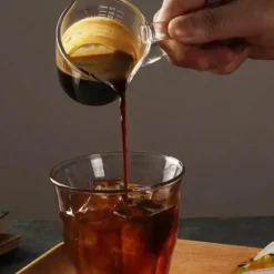Espresso-Messbecher aus Glas mit Doppelöffnungs-Messskala für perfekte Lattes