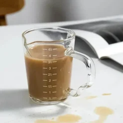 Espresso-Messbecher aus Glas mit Doppelöffnungs-Messskala für perfekte Lattes