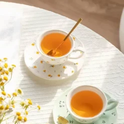 Espressotassen-Set aus Keramik – Hochwertige Tassen mit Untertasse und Löffel