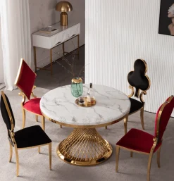 Esszimmerstuhl aus Edelstahl – Luxuriöses Spielkartendesign