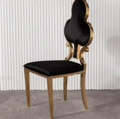 Esszimmerstuhl aus Edelstahl – Luxuriöses Spielkartendesign