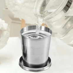 Faltbarer tragbarer Campingbecher aus Edelstahl mit Schlüsselanhänger