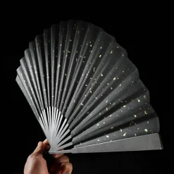 Faltfächer aus Titanlegierung – Taktisches Werkzeug zur Selbstverteidigung