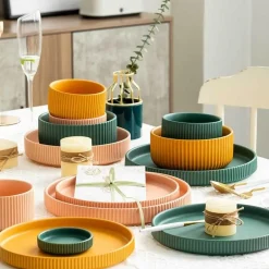 Farbenfroher Essteller aus Keramik – Stilvolles Geschirr für alle Gelegenheiten