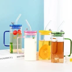 Farbige Glasbecher mit Strohhalm – Lustiges Trinkgeschirr-Set