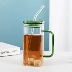 Farbige Glasbecher mit Strohhalm – Lustiges Trinkgeschirr-Set