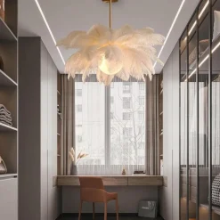 Feder-Kronleuchter – Elegante Deckenleuchte