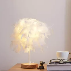 Feder-Tischlampe – Elegante Wohnbeleuchtung