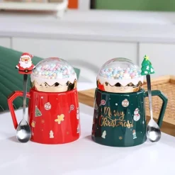 Festliche Weihnachtstasse mit Deckel und Löffel – Weihnachtskaffeetasse als Geschenk