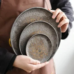 Flacher Teller mit Hammermuster – Hochwertiges Keramikgeschirr