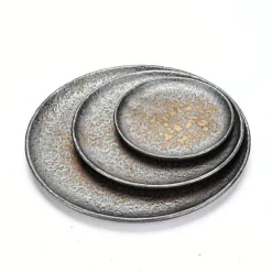 Flacher Teller mit Hammermuster – Hochwertiges Keramikgeschirr