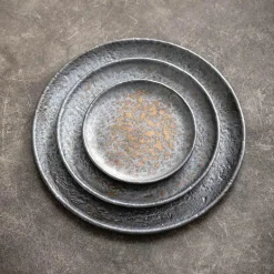 Flacher Teller mit Hammermuster – Hochwertiges Keramikgeschirr