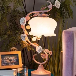 Florale Tischlampe - Elegante Wohnbeleuchtung