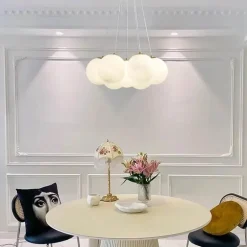 Französischer Glaskronleuchter – Elegante, leuchtende Beleuchtung für Innenräume