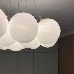 Französischer Glaskronleuchter – Elegante, leuchtende Beleuchtung für Innenräume