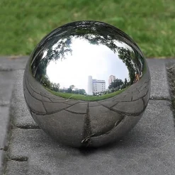 Gartenkugel aus Edelstahl mit Spiegel – Modernes Ornament für den Außenbereich
